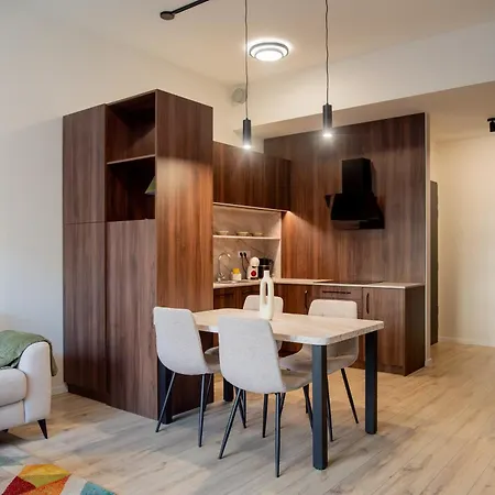 Naiti Deluxe Cassovar With Aircon And Terrace Apartman *