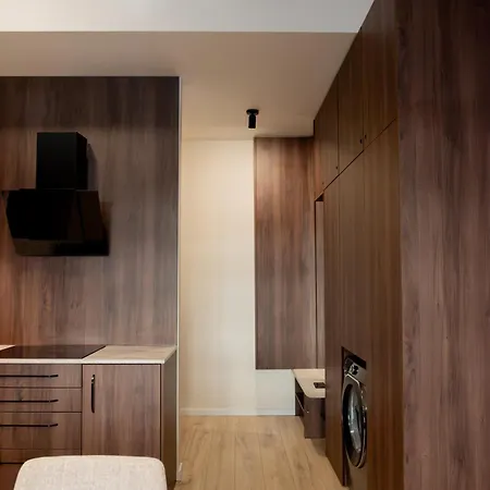 Naiti Deluxe Cassovar With Aircon And Terrace Apartman Kassa