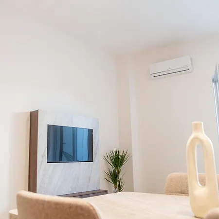 Naiti Deluxe Cassovar With Aircon And Terrace * Kassa