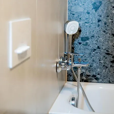 Naiti Deluxe Cassovar With Aircon And Terrace Apartman Kassa