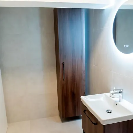 Naiti Deluxe Cassovar With Aircon And Terrace *
